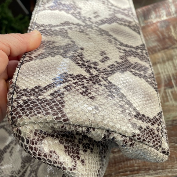 Dooney and Bourke python style bag - Picture 4 of 8